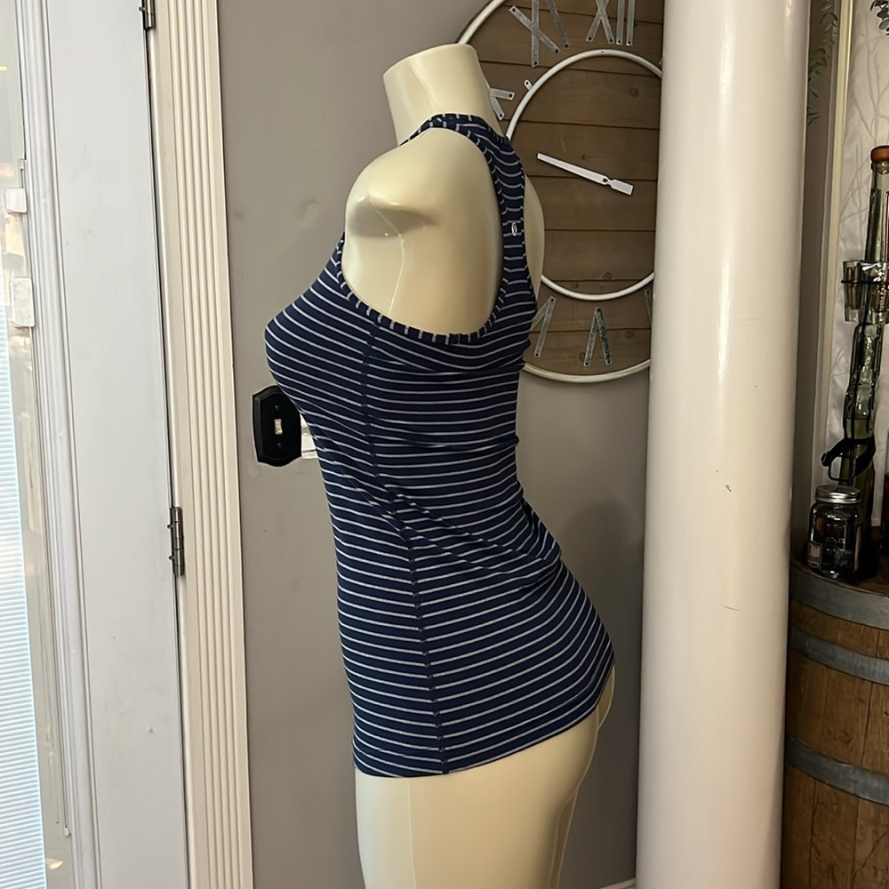 Lululemon - Picture 3 of 5